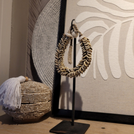 Schelpenarmband op voet