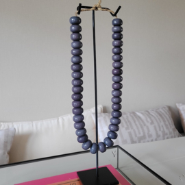 Kralenketting Grey M op voet