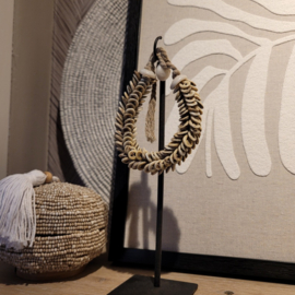 Schelpenarmband op voet