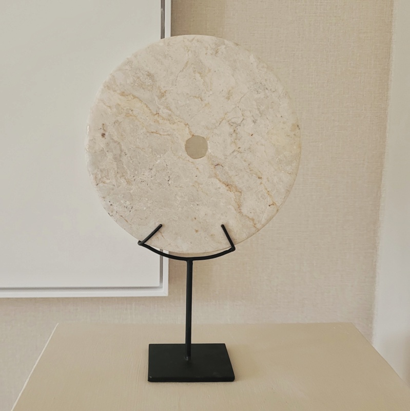 Marmer ornament op voet
