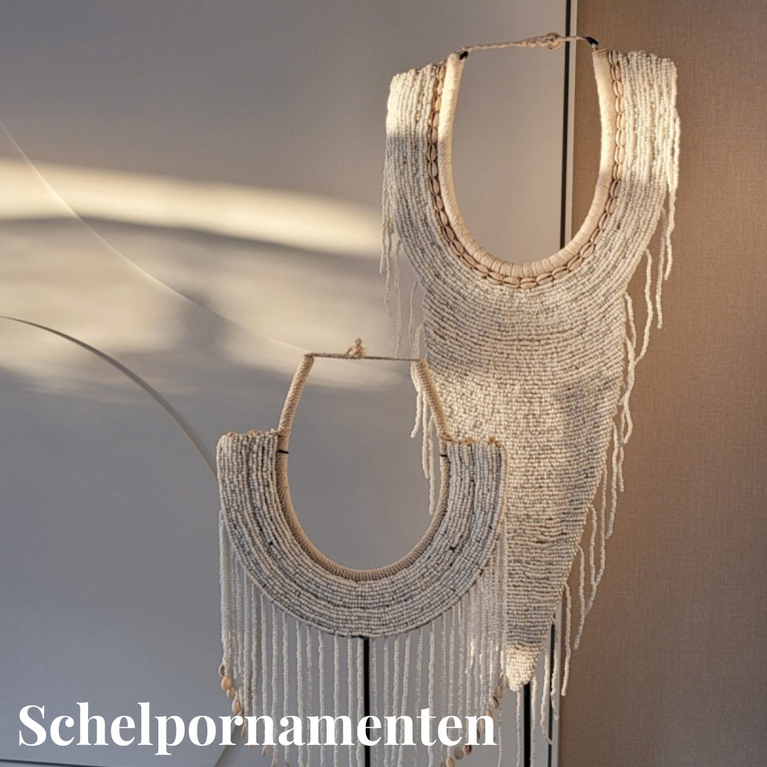 Schelpketting, schelpen op voet, schelpenornamenten