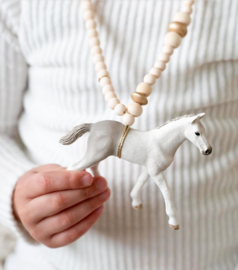 Beige kinderketting met Schleich paardje Oh zo snel!