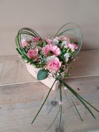 Hartplanter met verse bloemen ( rose)