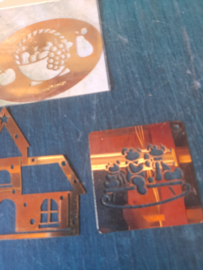 2432- 5 stuks embossing stencils mix OPRUIMING