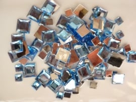 2282 051- 110 x kunststof strass stenen assortiment vierkanten van 6/10/12mm l.blauw