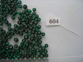 604- 4.6mm glazen rocailles zilverkern donker groen 15gr