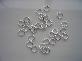 ca. 100  x ringetjes zilverkleur 4.5mm