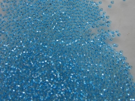 106- 2.2mm glazen rocailles l blauw met zilveren kern 15 gr
