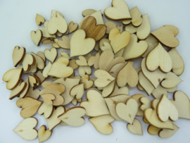 CH.011- 100 stuks houten hartjes blank gelakt van 6 tot 15mm