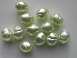 2266- 12 x glasparels gedraaid 15x12mm lime groen