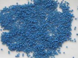 0693- 20 gram rocailles 2.2mm opak mix blauw OPRUIMING