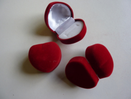 juwelendoos cadeaudoos rood velours hartje 5x4.5x3.7cm - SUPERLAGE PRIJS!