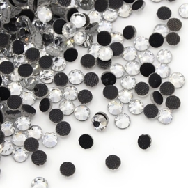 000657- ca. 100 x AA-kwaliteit hotfix strass steentjes SS8 (2.5mm) crystal zilver