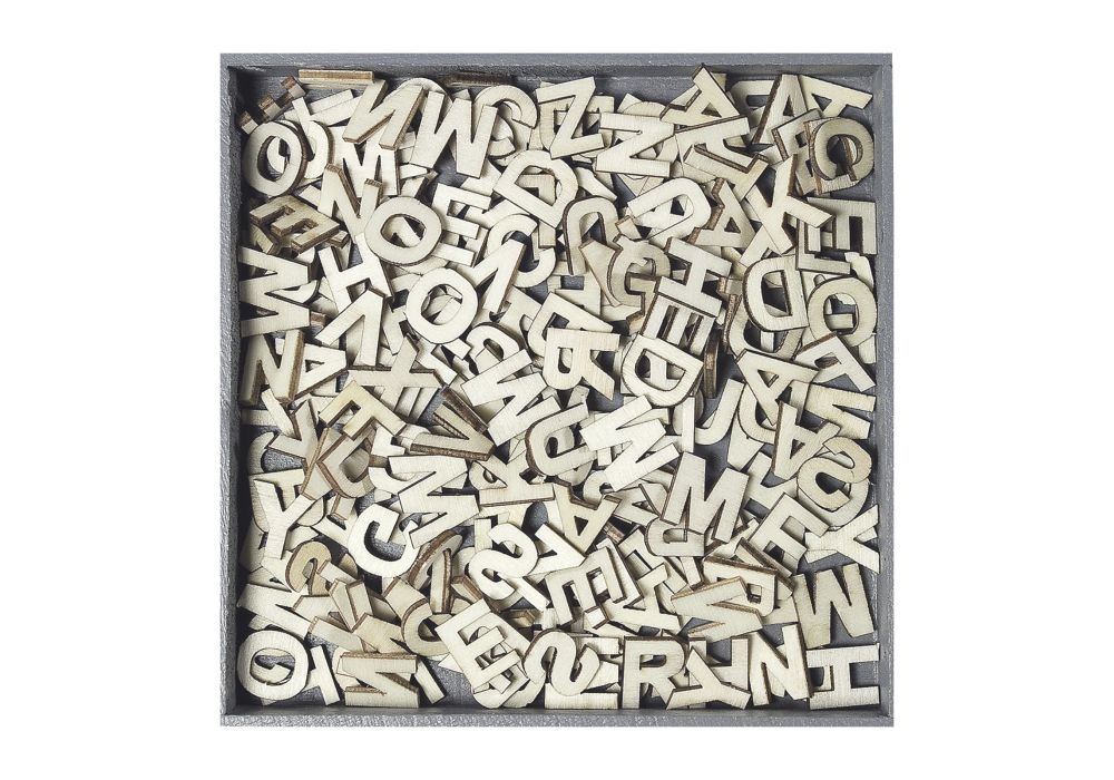 1852 1099 - ca. 250 houten letters van ca. 12 mm. hoog