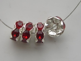 000125- 4 x strassringetjes 8mm kristal ruby - OPRUIMING