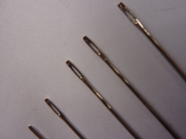 CH.012- 5 stuks dikke rijgnaalden van 9cm lang en 1.2mm dik