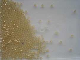 631- 3mm glazen rocailles goud met zilverkern 15 gr