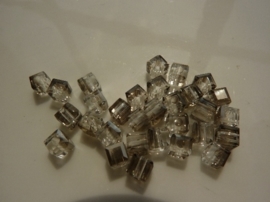 3964- 30 stuks vierkante glaskralen electrolplated 4x4mm grijs/transparant - SUPERLAGE PRIJS!