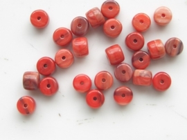 3730- 26 x tsjechische glaskralen tonmodel 6x4mm rood gemarmerd