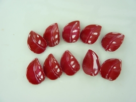 SLK.023- 10 stuks blaadjes rood van 2x1.4cm OPRUIMING