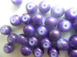 3783 - 30 stuks baking painted glaskralen van 8 mm. paars met fijne glitter