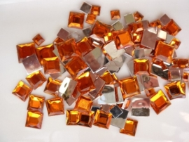 2282 024- 110 x kunststof strass stenen assortiment vierkanten van 6/10/12mm oranje