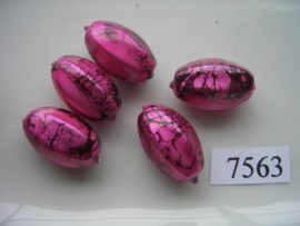 7563- 22x13mm cerise/zwarte kunststofkraal marmer