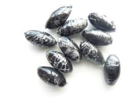 00825- 10 stuks kunststof kralen van 15x8mm zwart/zilver gemarmerd OPRUIMING