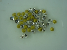 00566- 50 x strass steentjes met punt achterkant SS18-4.3mm zilver