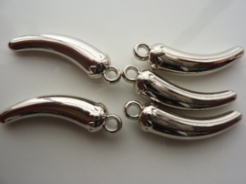 CH.7565- 5 x licht metalen hangers/bedels tand 38x7.5mm zilverkleur hoogglans - SUPERLAGE PRIJS!