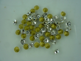 00567- 50 x strass steentjes met punt achterkant SS20-4.7mm zilver