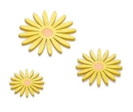 8002 364- 9 stuks houten bloemen gele bloesem van 3-4cm