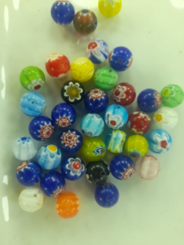 3723- ca. 35 stuks millefiori glaskralen van 10mm