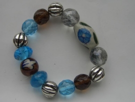 armband van keramiek, glas, en metal look kralen