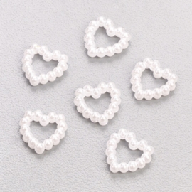 6290 523- 25 stuks parelmoer hartjes decoratie wit van 1cm