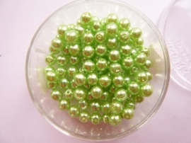 100 x ronde glasparels in een doosje 4mm lichtgroen  -  2219 544