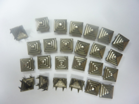 OPRUIMING - 25 stuks STUDS 13 x 13 mm.