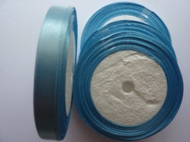 rol met 22.86 meter baby blauw satijnlint van 10mm breed OPRUIMING