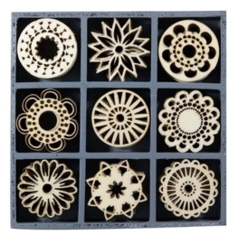 1852 1110- box met 45 stuks houten ornamentjes fantasie cirkels 10.5x10.5cm