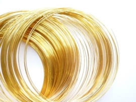 CH.11.5-  Memory Wire metaal spiraaldraad voor nek ring ca. 35 wikkels goudkleur