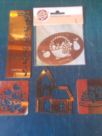 2432- 5 stuks embossing stencils mix OPRUIMING