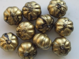 0834- 10 x gemarmerde kunststof kralen bloemmodel goud/zwart 13x10mm OPRUIMING