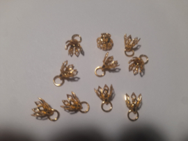 CH.738 - G - 10 stuks steenkapjes met ringetje verguld 8 x 8 mm.