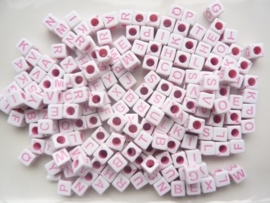 ca. 200 stuks letterkralen babyroze 6x6mm - groot gat  - SUPERLAGE PRIJS!