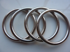 CH.1318- 4 stuks licht metalen ringen van 48mm staalkleur