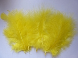 2506100-03- 8 stuks grote maraboe veren van 14-20cm lang geel