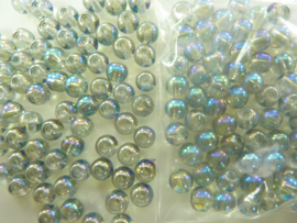 546 - Ruim 70 stuks 6 mm. glaskralen blauw/groen met AB coating