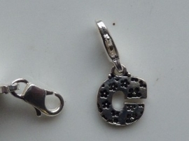 117467/1203- zwaar verzilverde metalen letter bedel C
