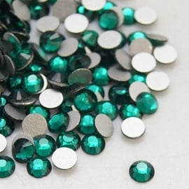 000549- ruim 100 kristalsteentjes SS10 2.8mm emerald - SUPERLAGE PRIJS!