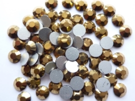000641- ruim 50 kristalsteentjes SS30 6.4mm aurum gold - SUPERLAGE PRIJS!